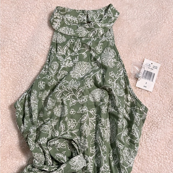B. Smart green Floral Halter Dress - Picture 2 of 7